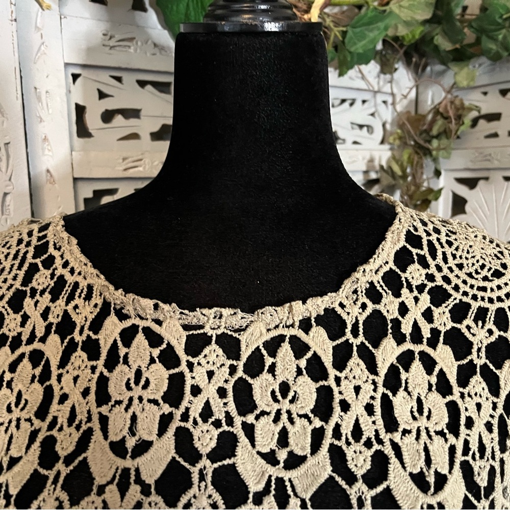 CATO CREATIVE TAN CROTCHET CIRCULAR & FLORAL DETAIL WITH FRINGE LIGHT PONCHO TOP - Picture 3 of 10